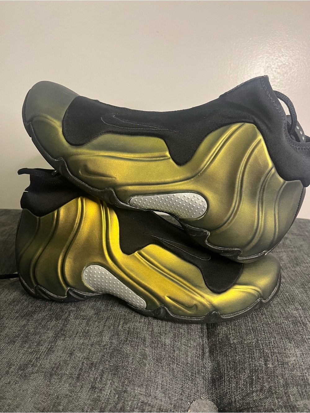 Vintage 1999 Nike air flightposite metallic gold size 11.5